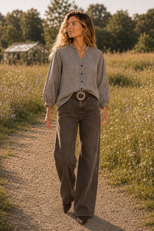 Look de mujer con Blusa Vichy Cotton café y taupe